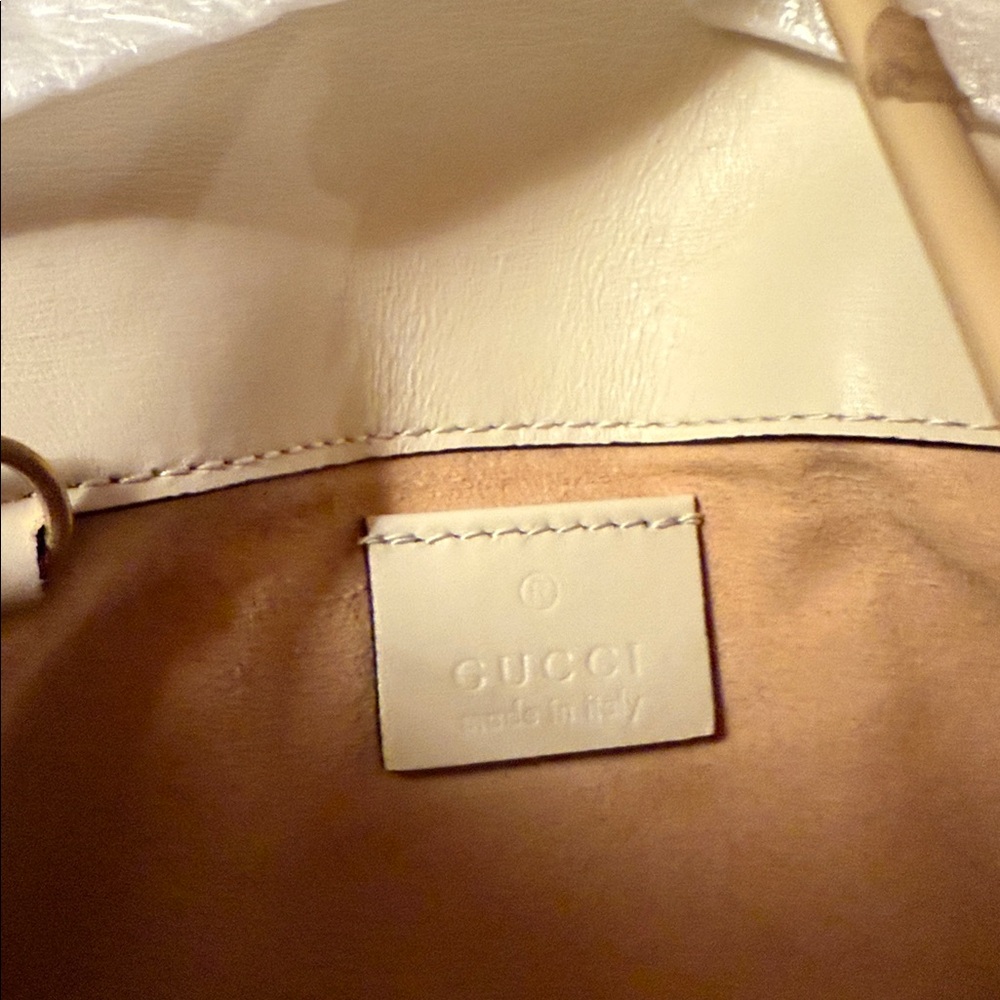 Gucci Cream Chevron Quilted Crossbody Bag or clutch ❤️ Heart on back - Picture 4 of 8